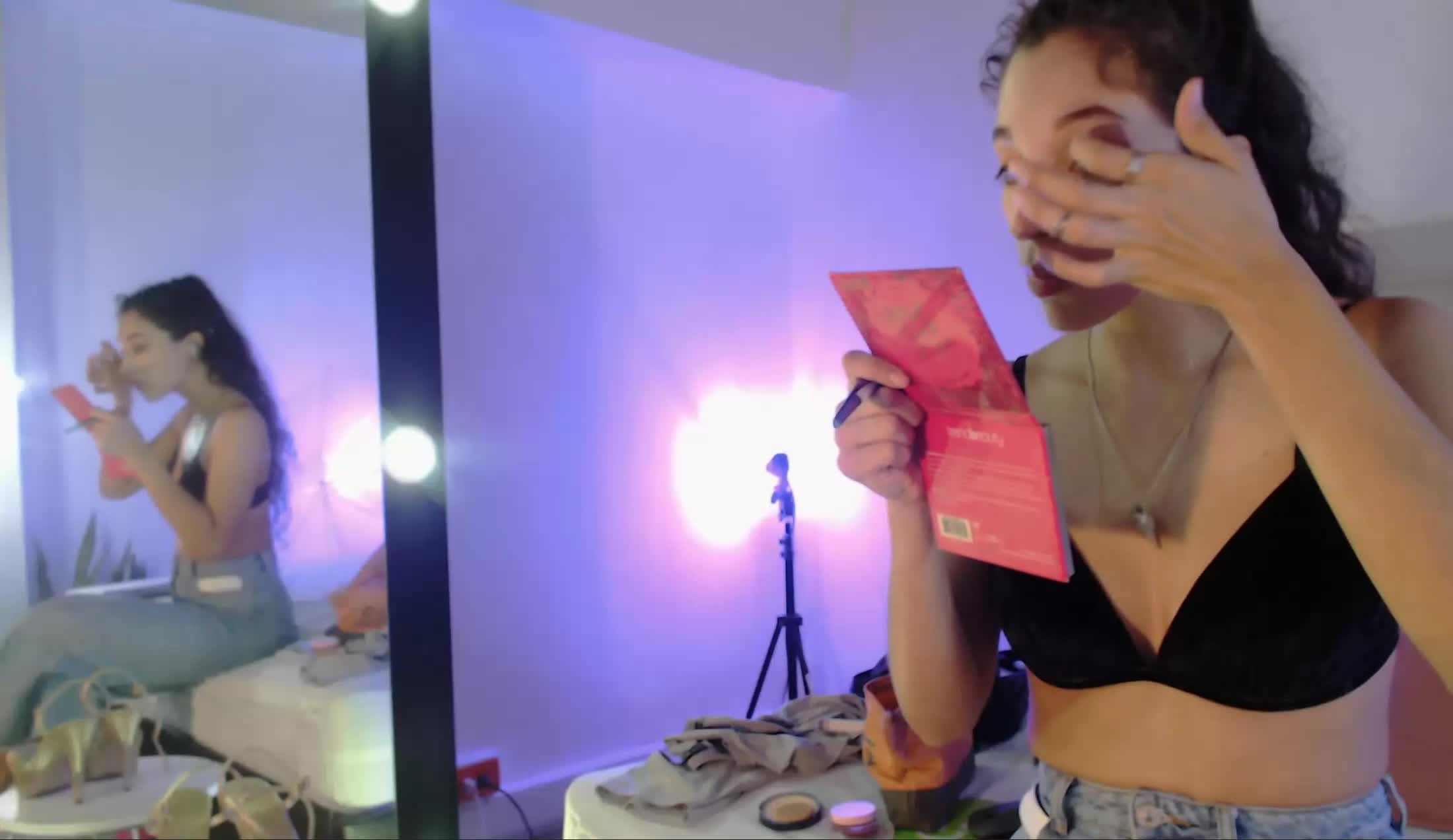 Artista NinaDoux Video 2