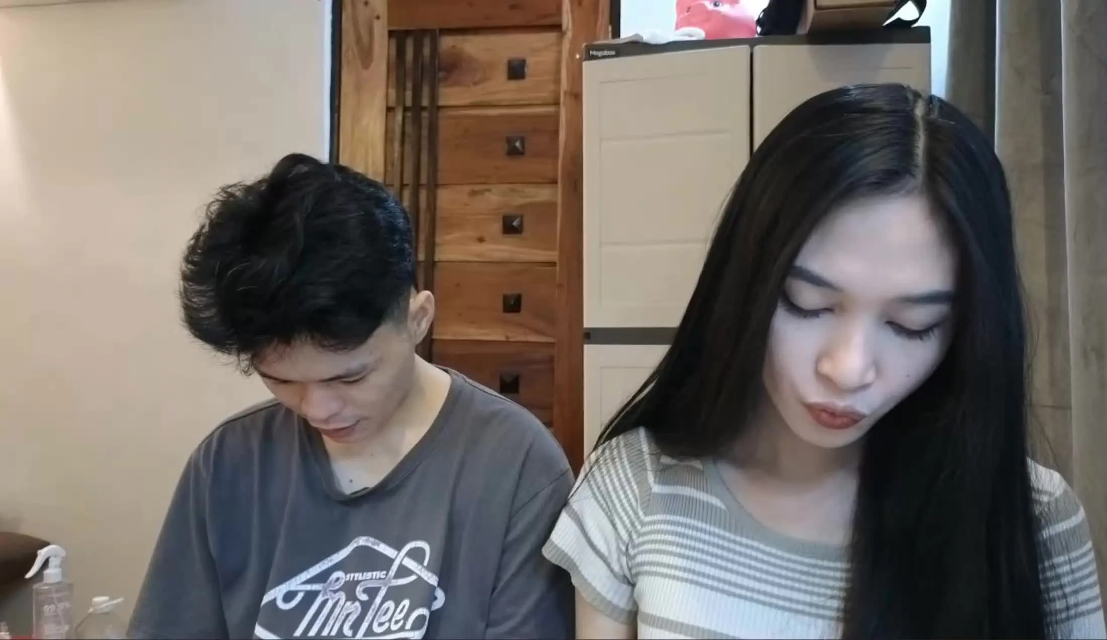 Artista TwoHottestAsianDotDot4u Video 2