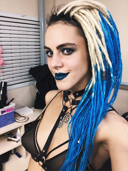 Performer FluffyHelga Photo 12