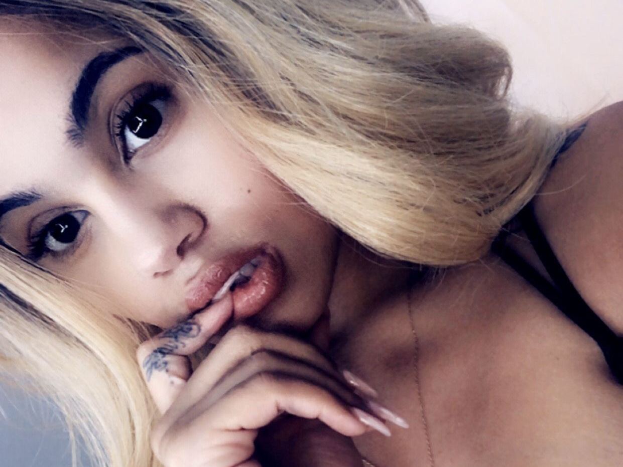 Profilbilde av CosmicHoney webkamera modell