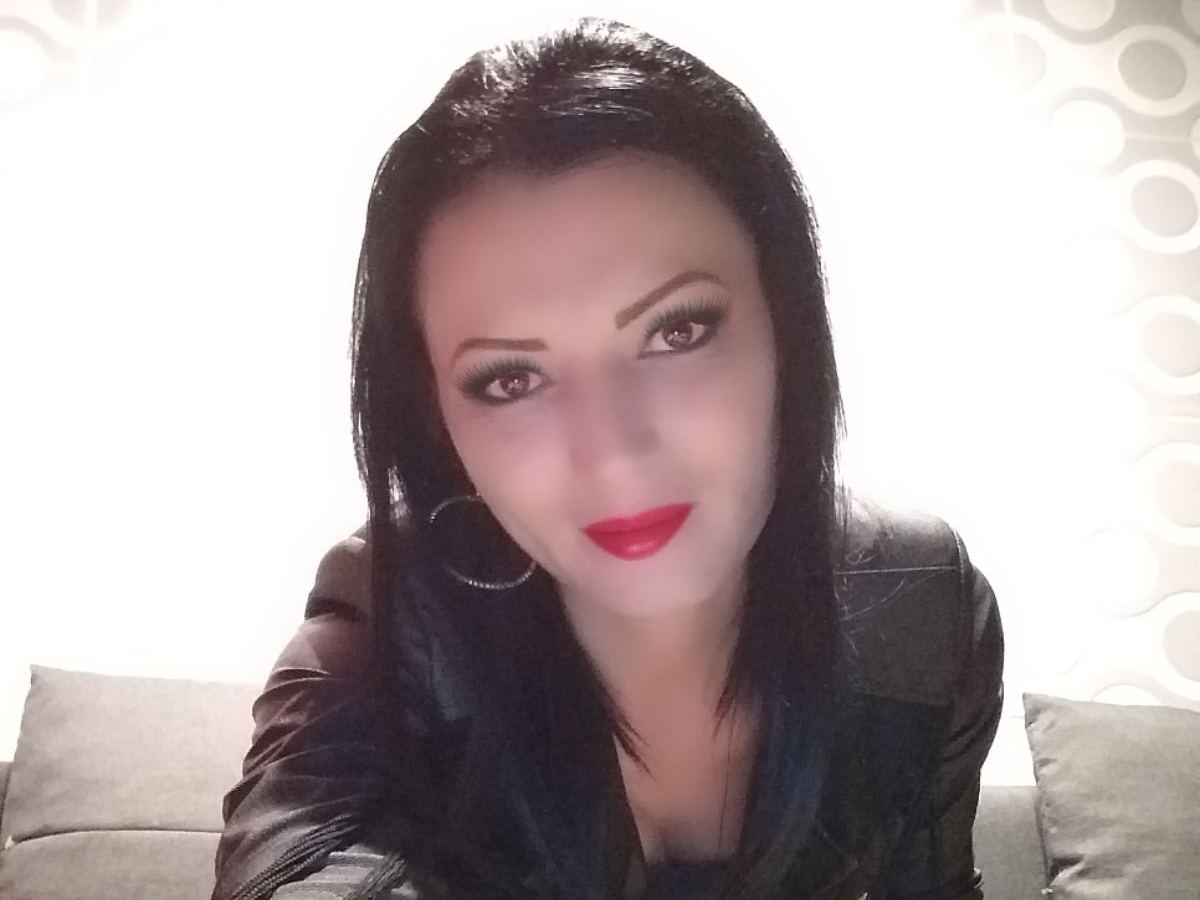 Jullya90 immagine del profilo del modello di cam