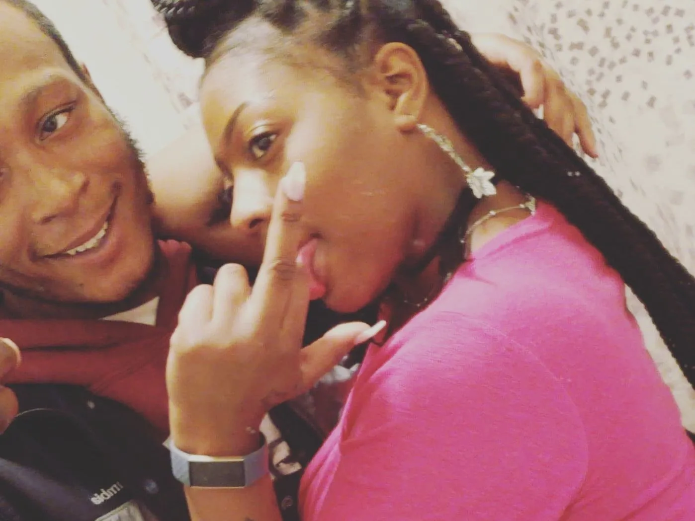 Youngfreakycouple profilbild på webbkameramodell