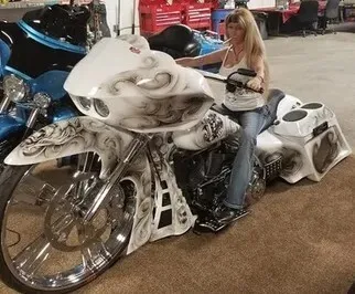 Performer MeganFoxxx Photo 2