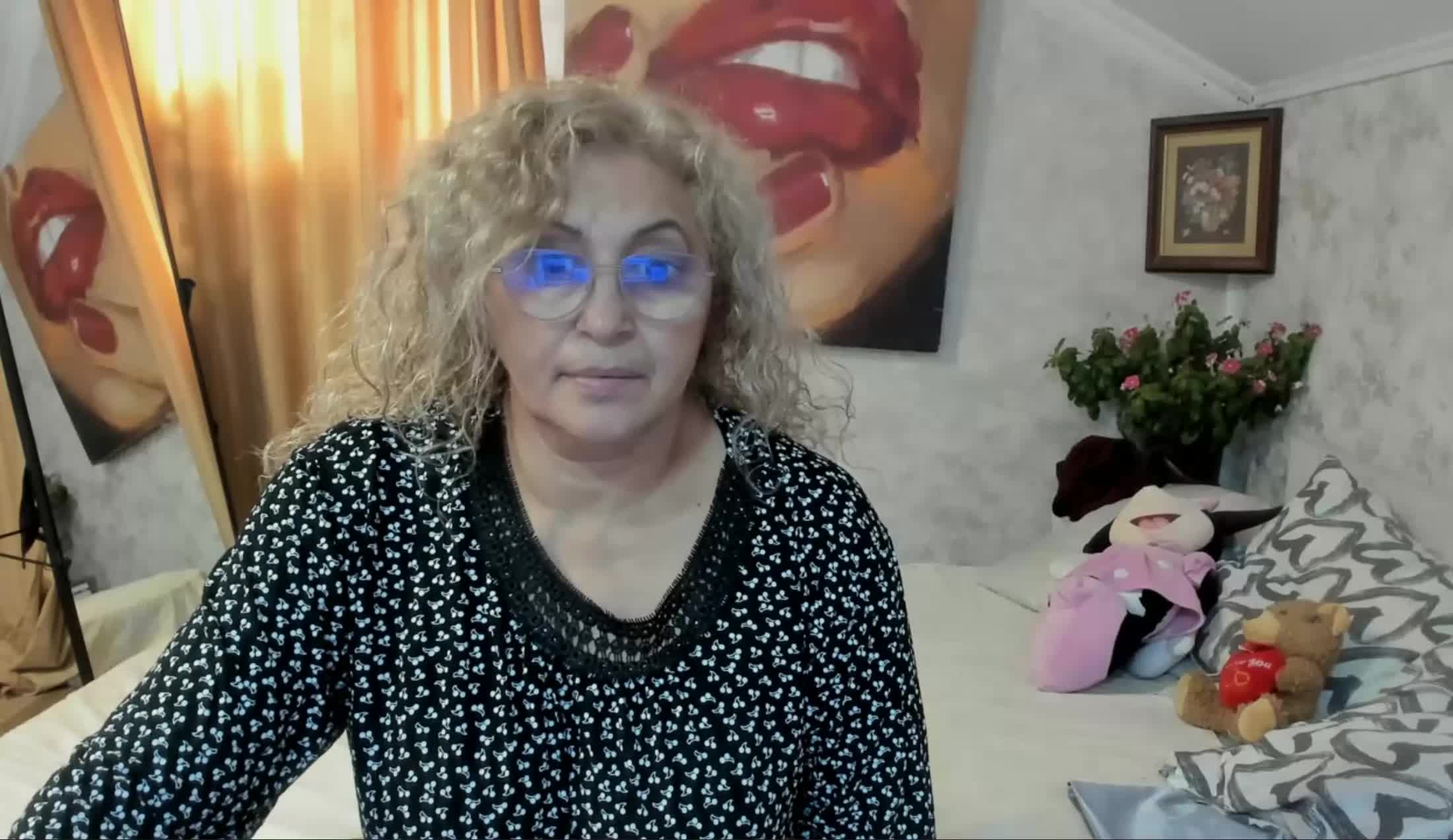 Performer matureEROTIC Video 2