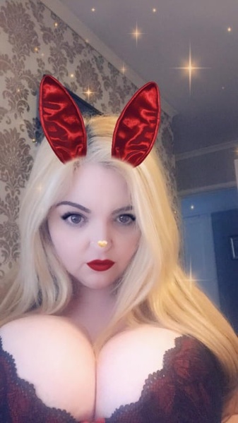Interprete Curvybustyblonde Foto 1