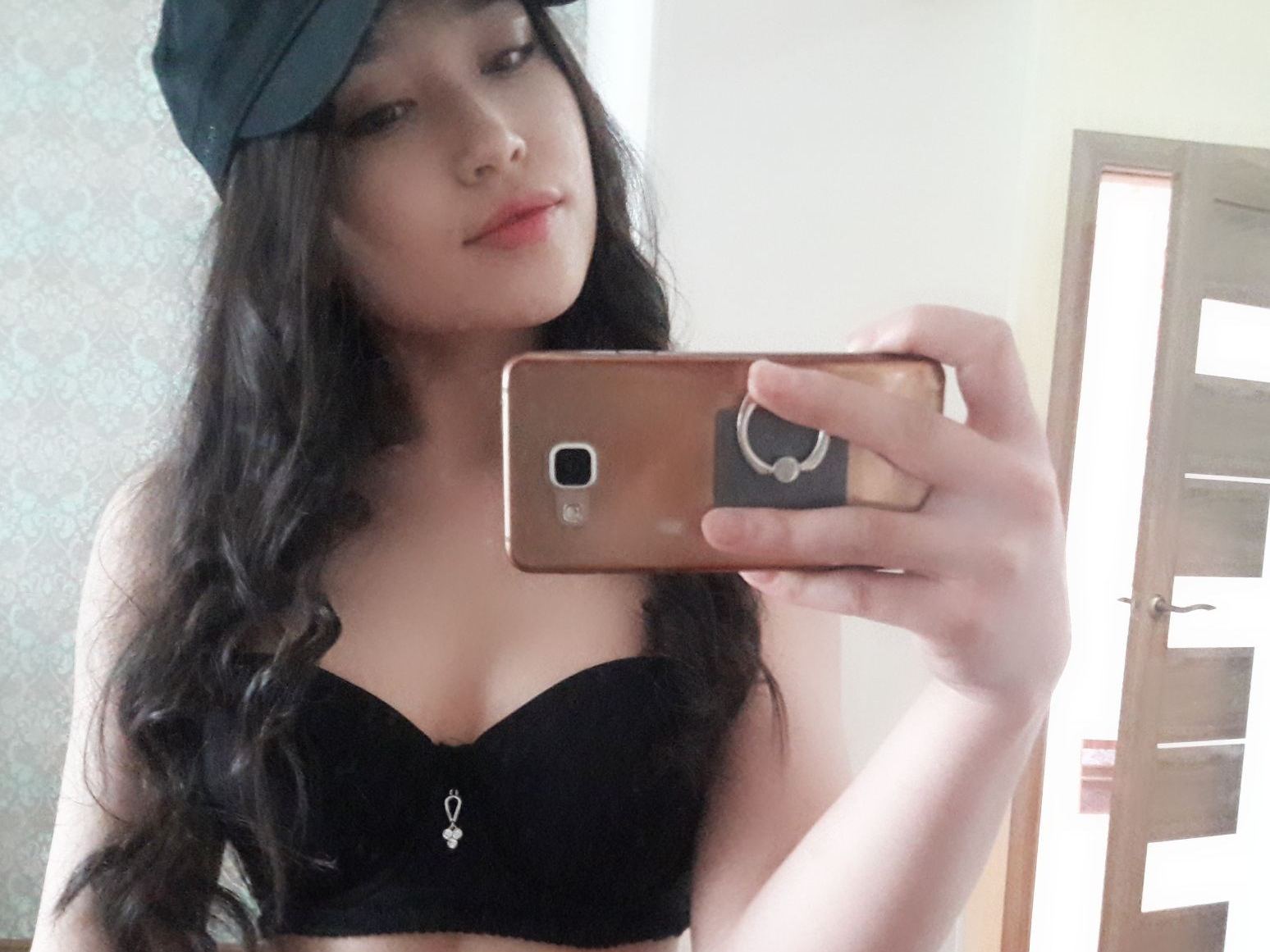 Li_Loon cam model profile picture 