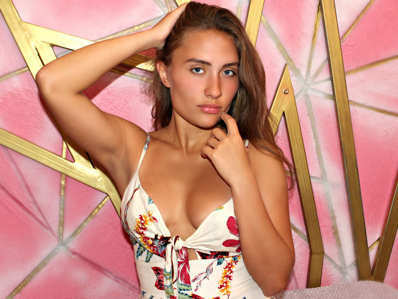 Performer MiaBeau Photo 3