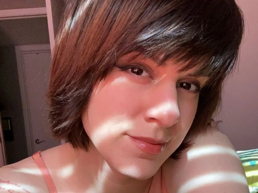 arthoenextdoor cam model profile picture