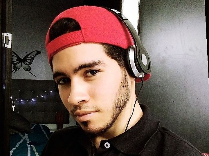 WoltCrwuaBoy Profilbild des Cam-Modells 