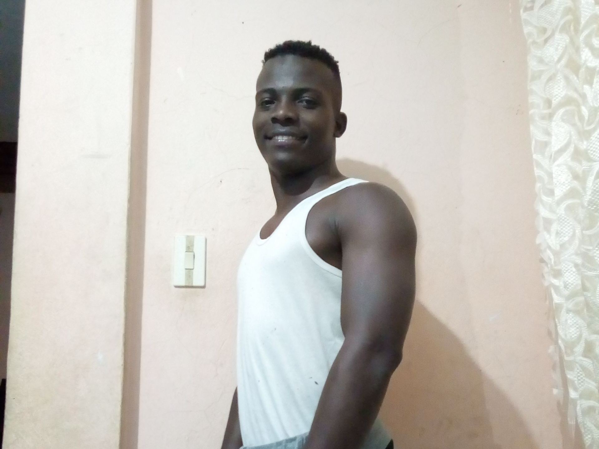 charly_black Profilbild des Cam-Modells 