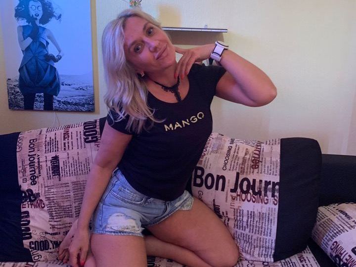 Imagen de perfil de modelo de cámara web de Marmeladka99