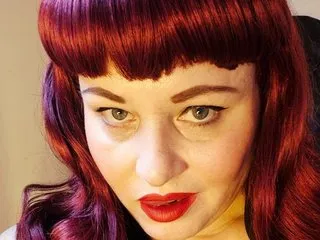 TheDevineMissDeviant