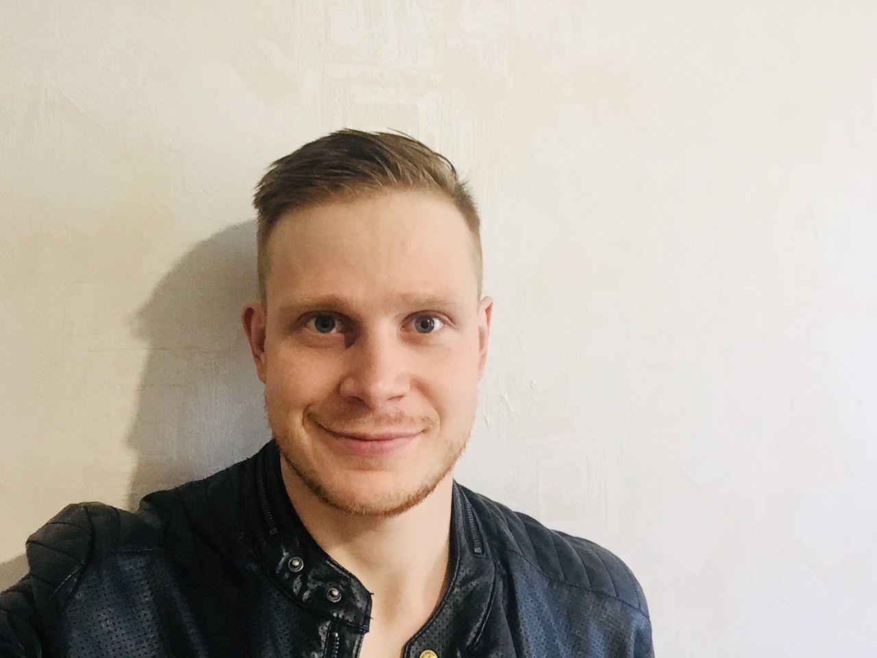 LeoColdnight cam model profile picture 