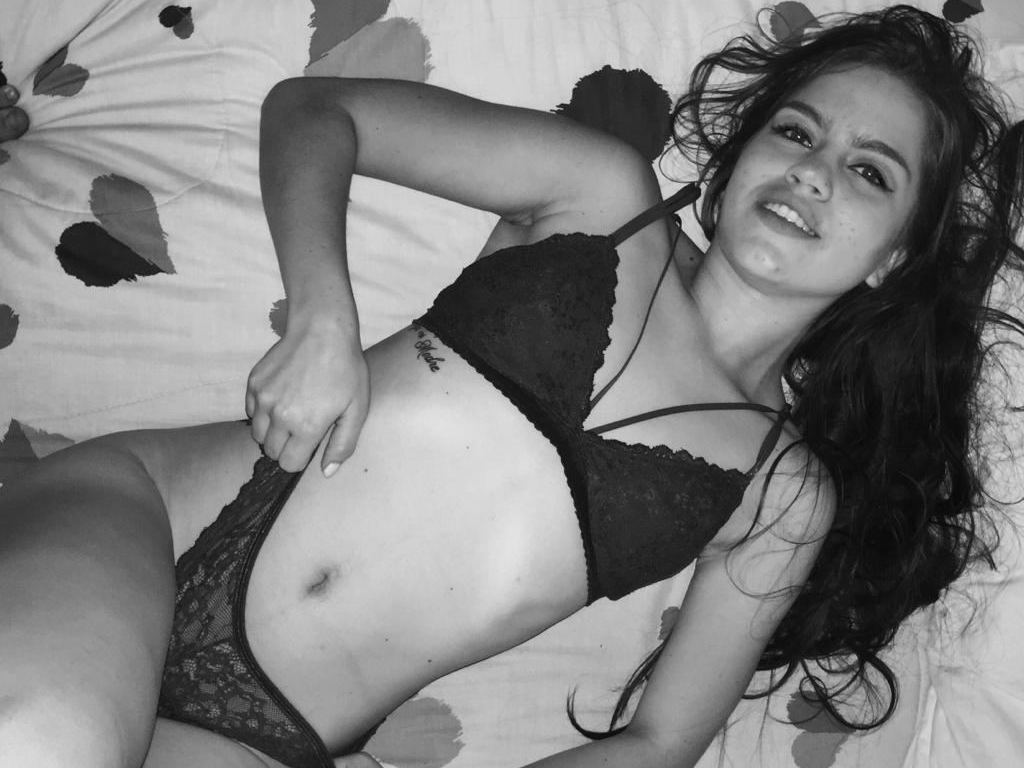 Image de profil du modèle de webcam Mia_Collinss