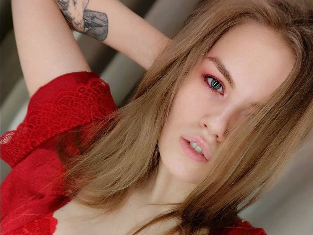 LilyLarch profilbild på webbkameramodell 