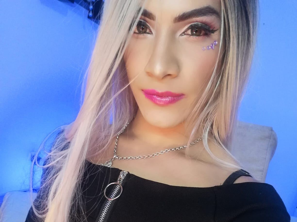 PaulaxFoxx cam model profile picture 