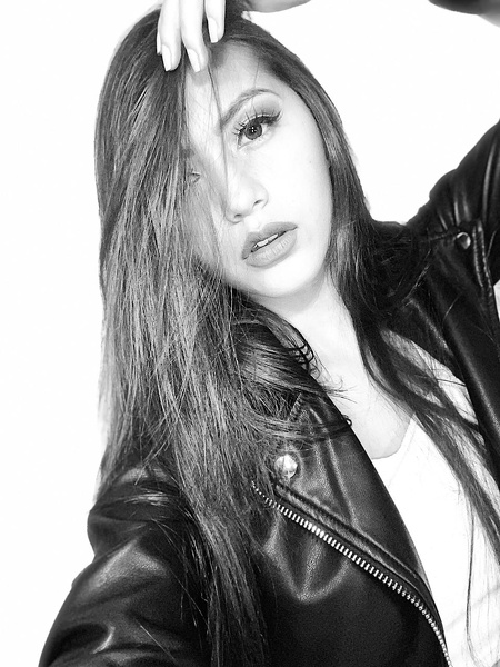 Performer IsabellaSaenz Photo 9