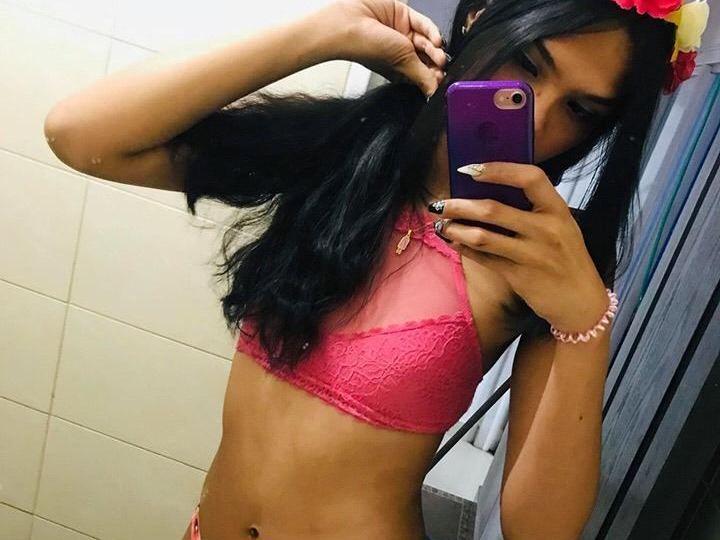 Image de profil du modèle de webcam indira_moon
