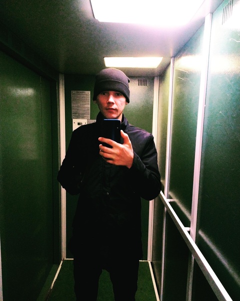 Performer JohniLight Photo 6