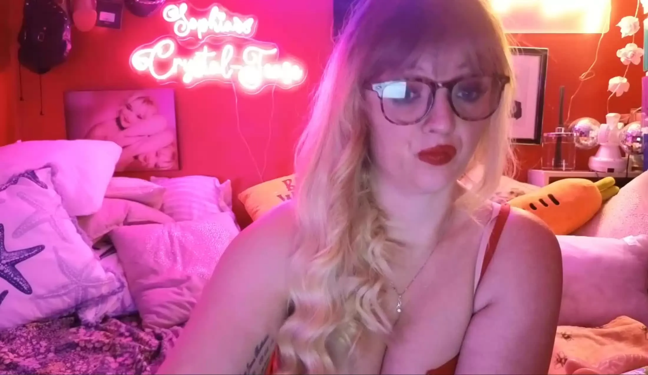 Performer PINKCRYSTAL Video 1