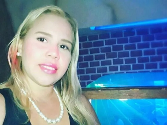 miacasshgold profielfoto van cam model