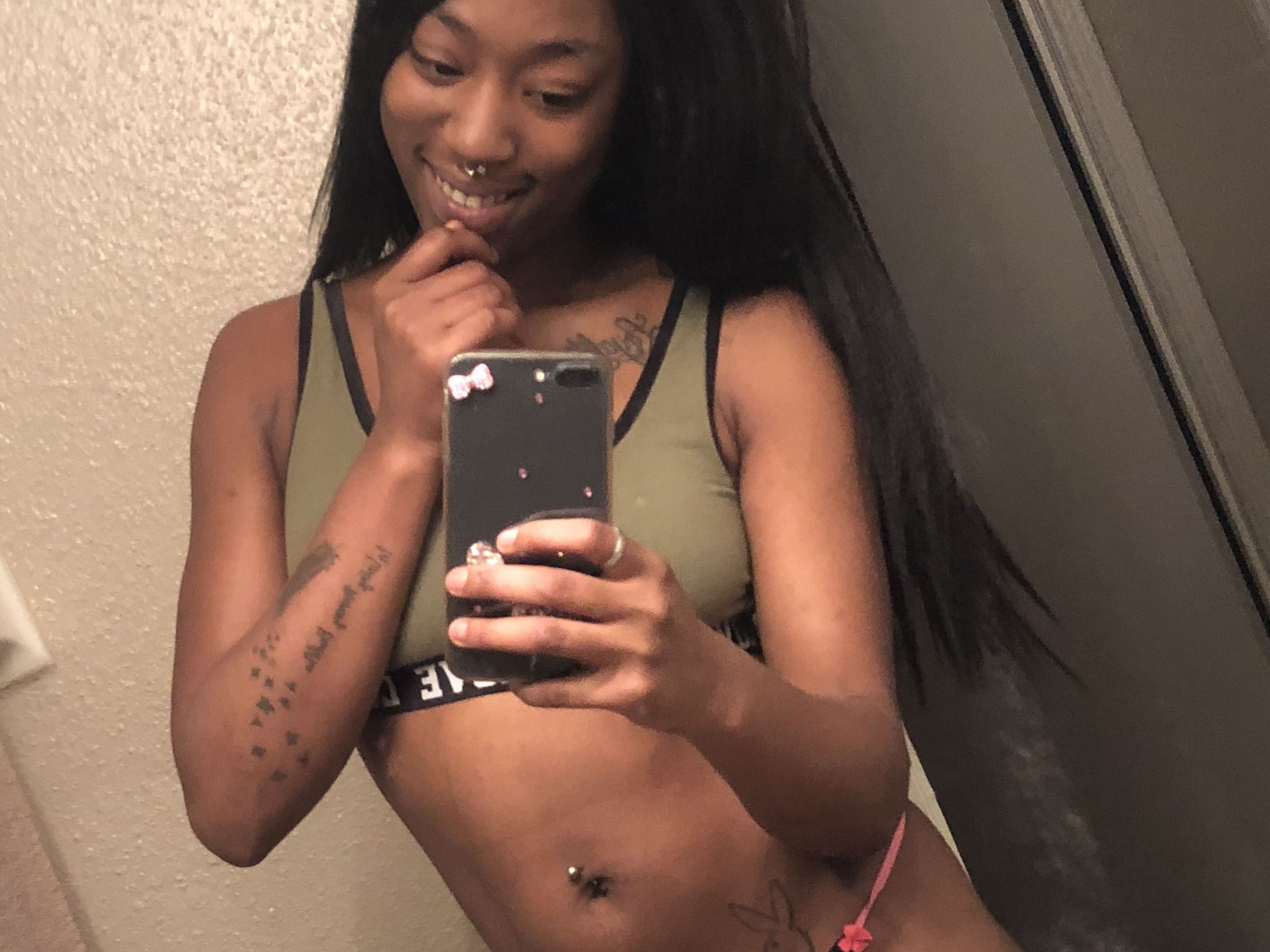 Imagen de perfil de modelo de cámara web de Kandyy69