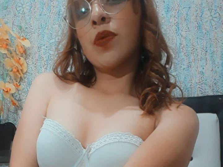 naomilushfox cam model profile picture 