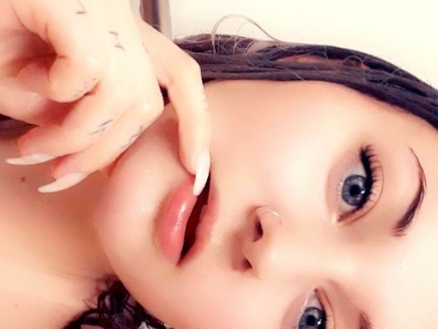 Imagen de perfil de modelo de cámara web de Nykki97