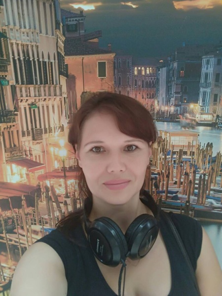 Performer CaliRoyal Photo 2