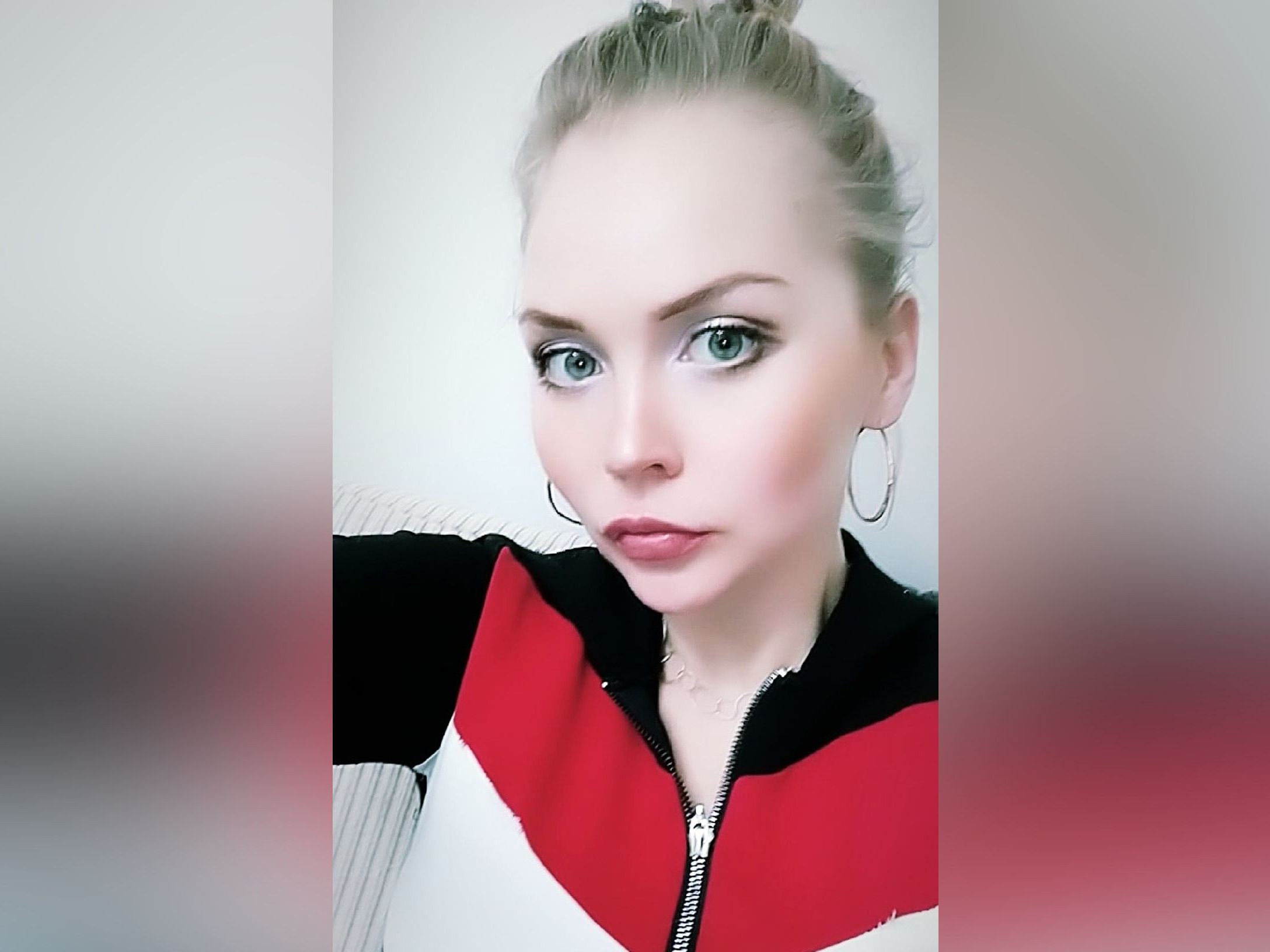 Imagen de perfil de modelo de cámara web de CristalMay