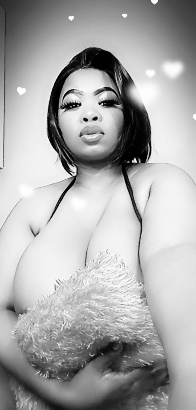 Darsteller HUGEJUGS40DD Foto 2