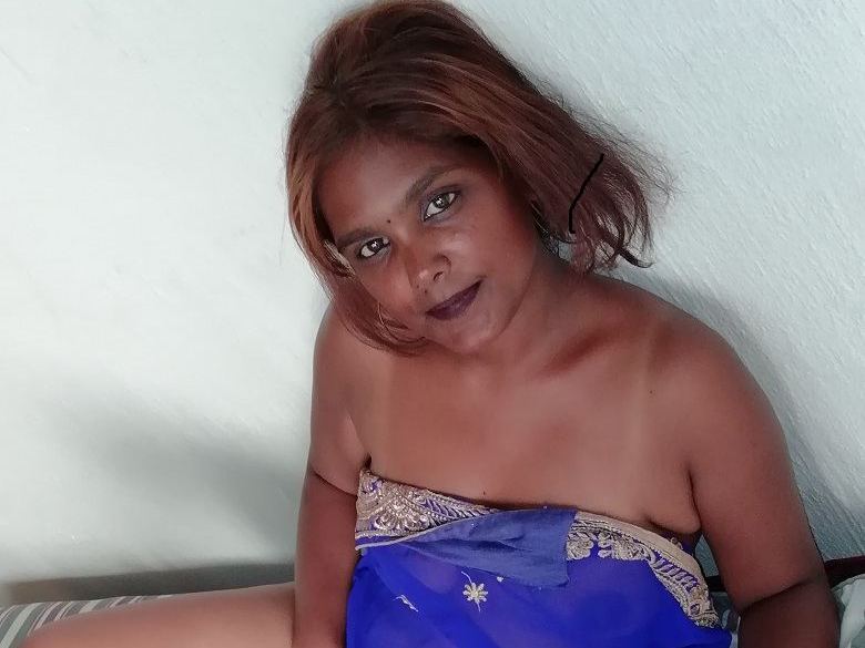 Image de profil du modèle de webcam poeticrose1