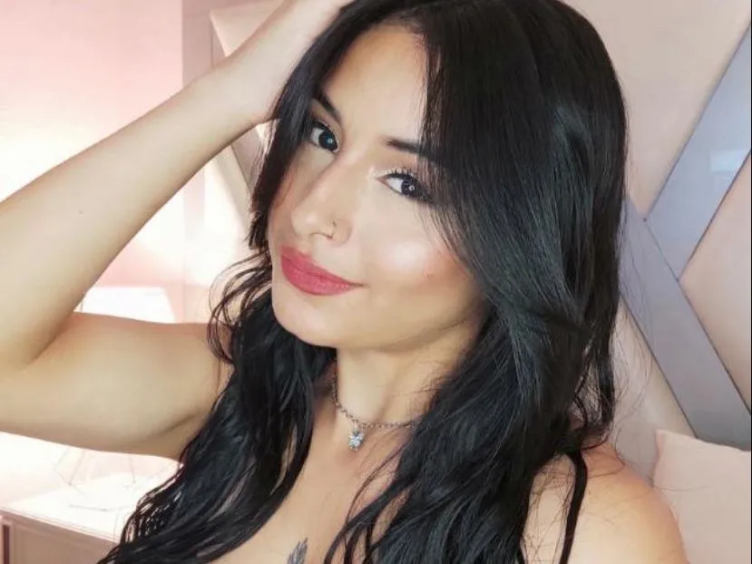 Imagen de perfil de modelo de cámara web de Emily_v