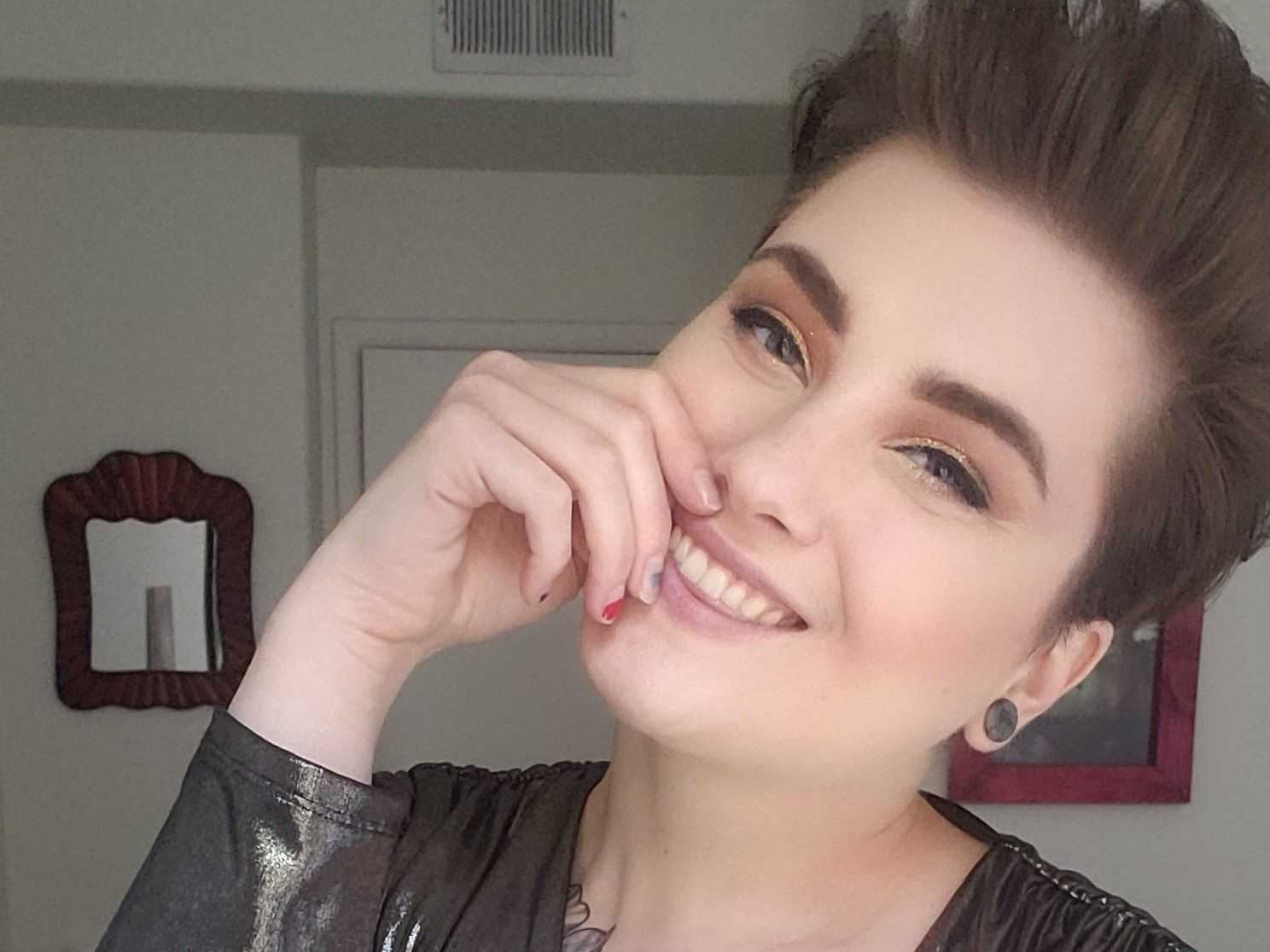 FemmeHawkDown cam model profile picture 