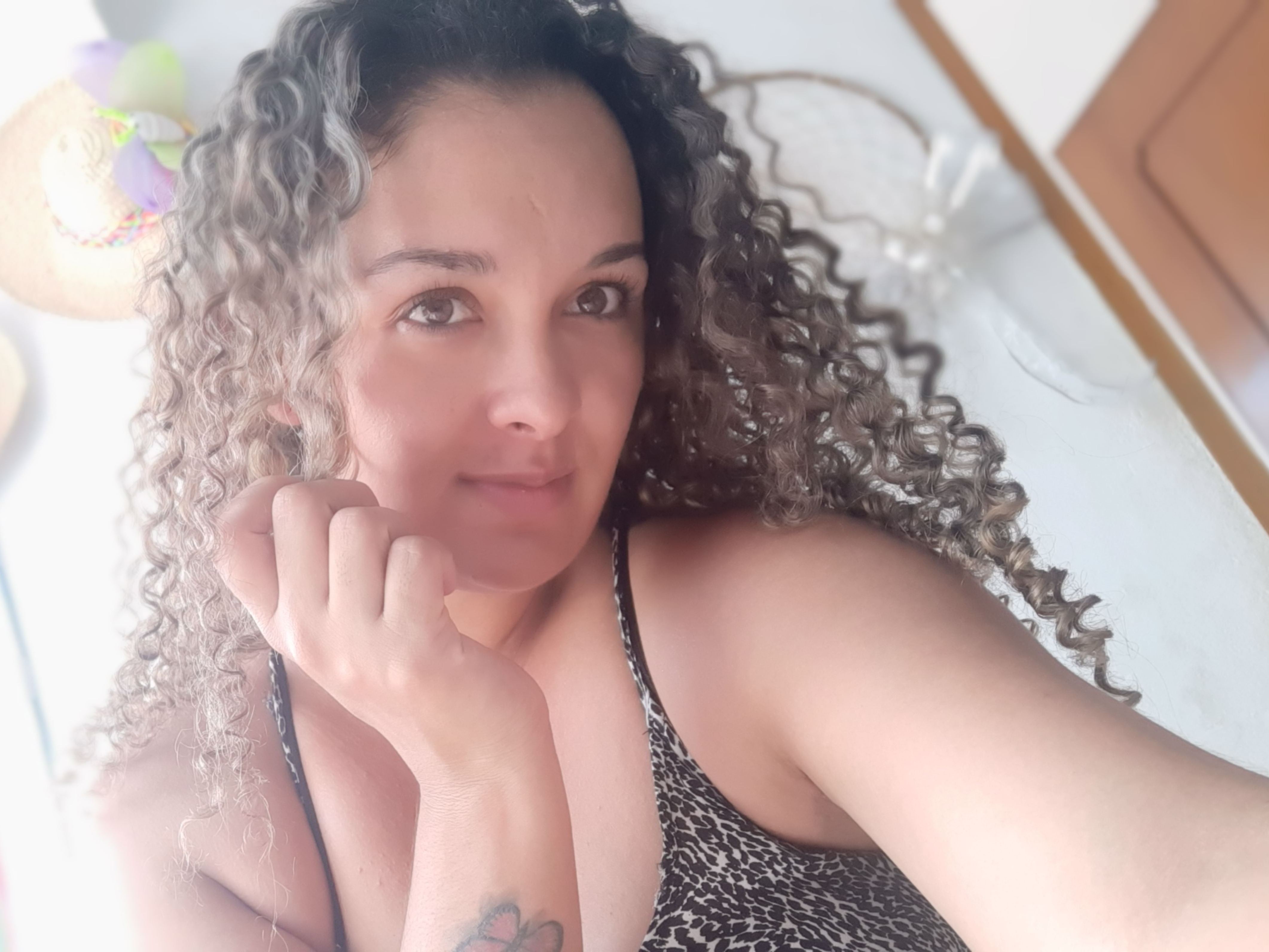 MiaaKiss cam model profile picture 