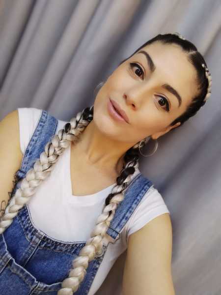 Performer Xelenne Photo 9