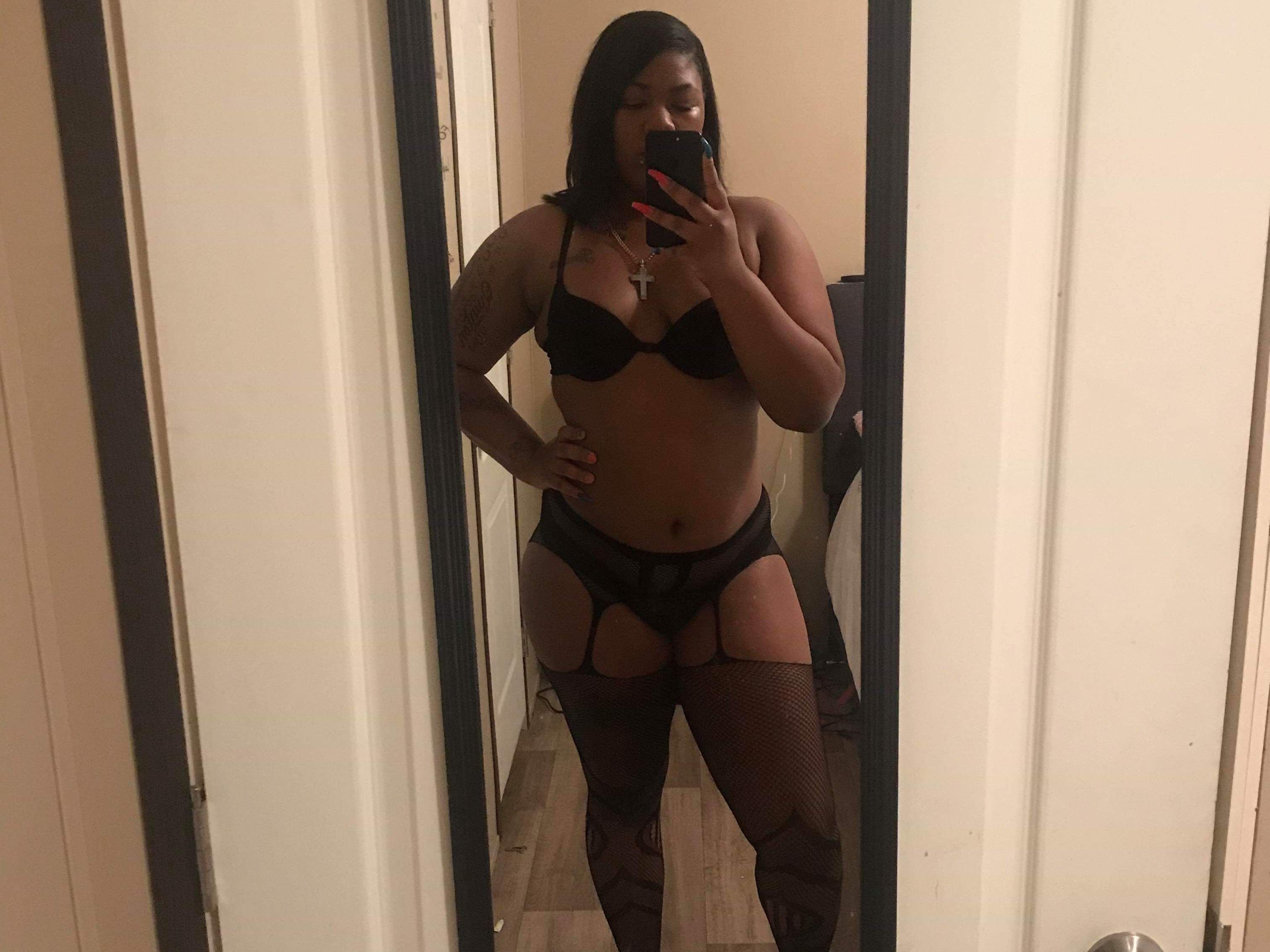 EbonyHotWife cam model profile picture 