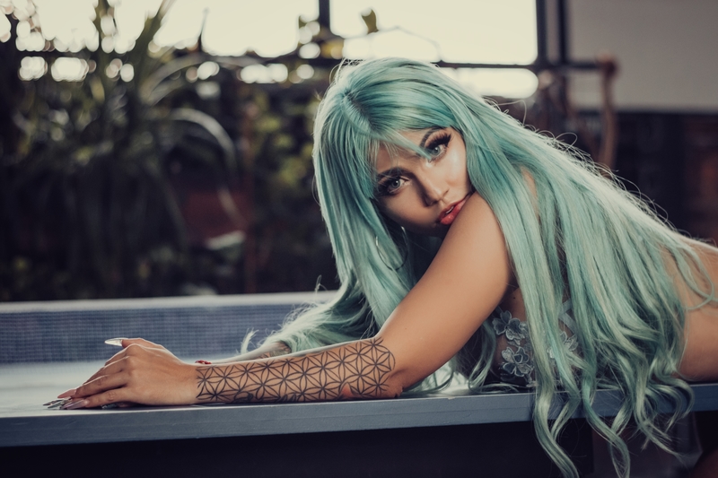 Performer LucyHills Photo 3