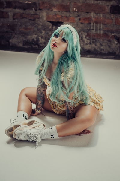 Performer LucyHills Photo 7