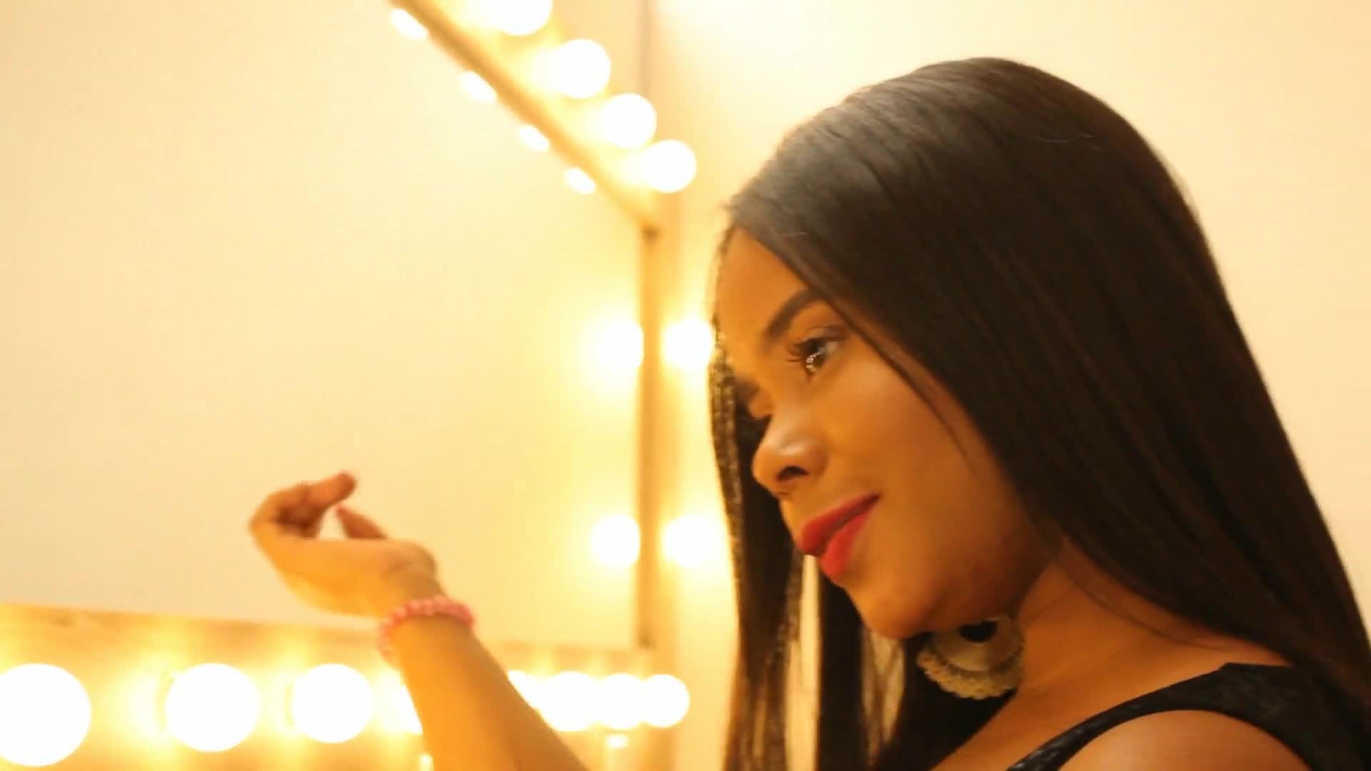 Artista MilaaBrown Video 1