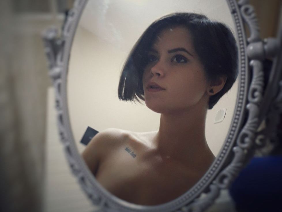 SaraPure profielfoto van cam model 