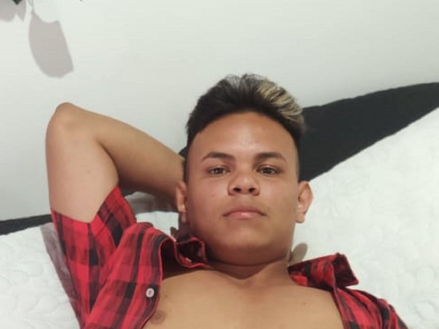 Duglass_Tom cam model profile picture 