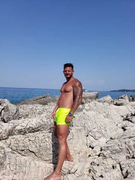 Interprete TravisHoldenn Foto 1