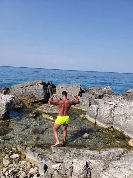 Interprete TravisHoldenn Foto 2