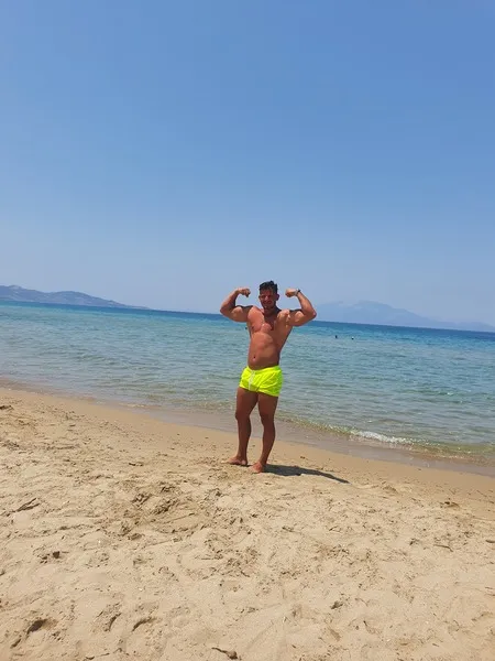 Interprete TravisHoldenn Foto 3