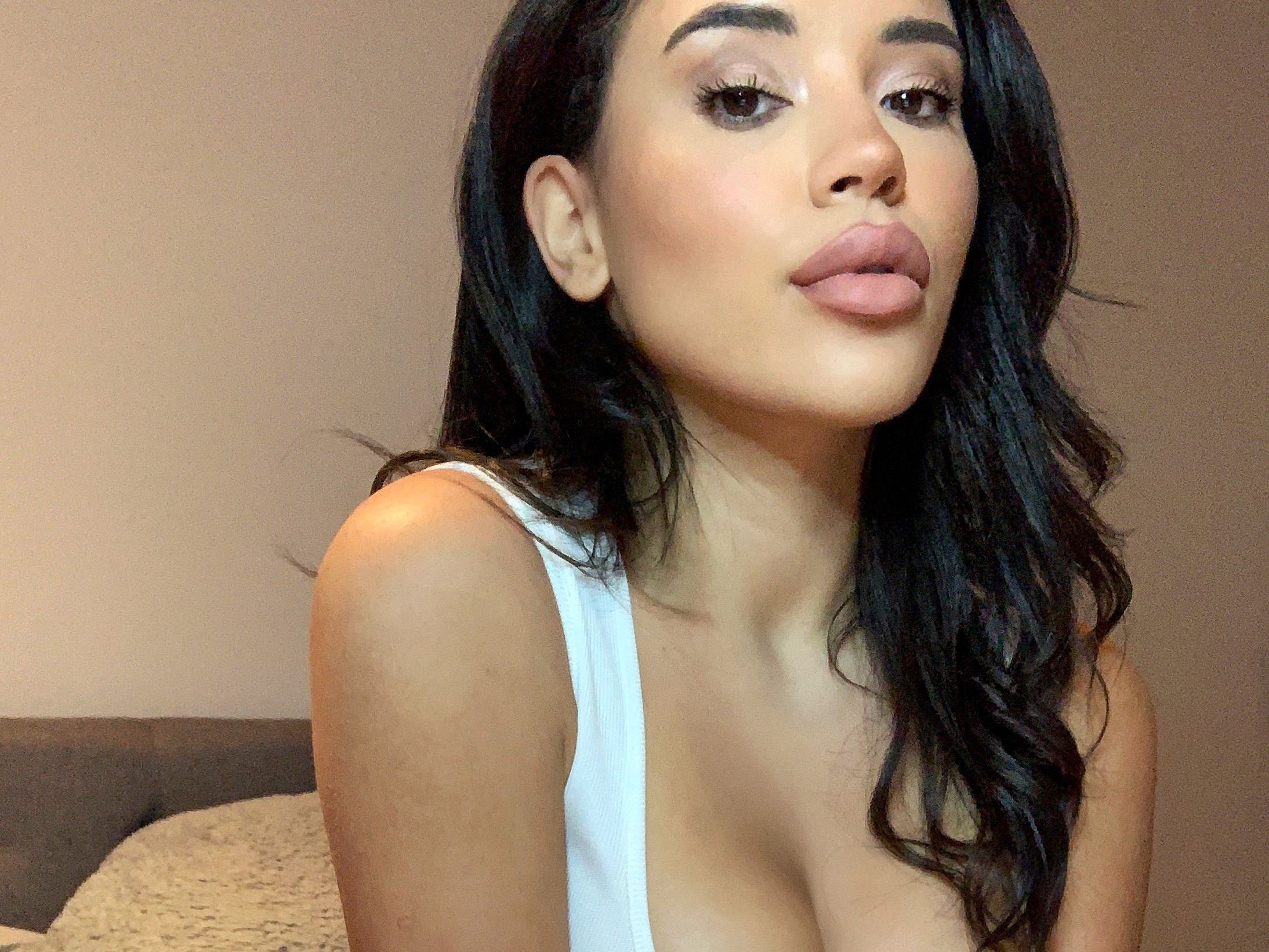 Image de profil du modèle de webcam AishaLilyXXX