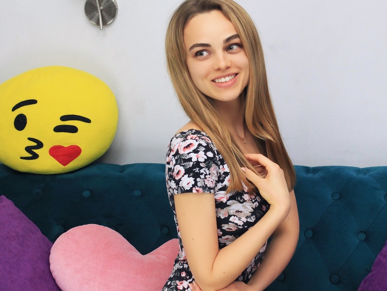 Performer TessaY Photo 9