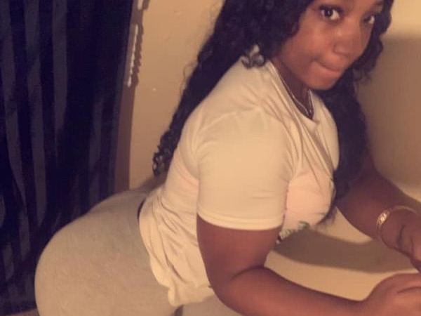 Foto de perfil de modelo de webcam de TinyKi 