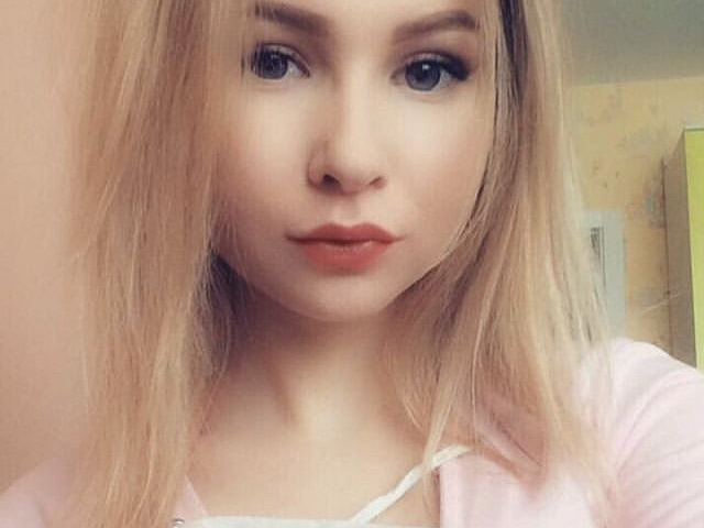 Image de profil du modèle de webcam ViollaPeach