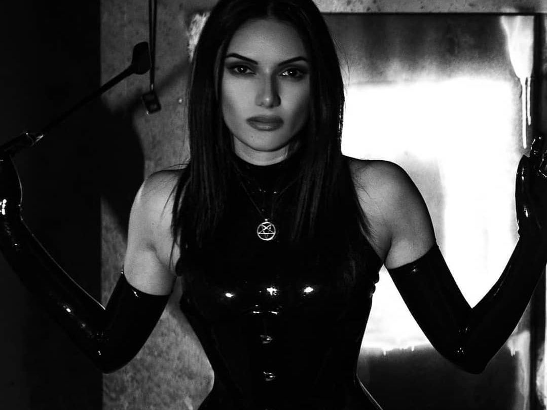 Image de profil du modèle de webcam CallMeGoddess94